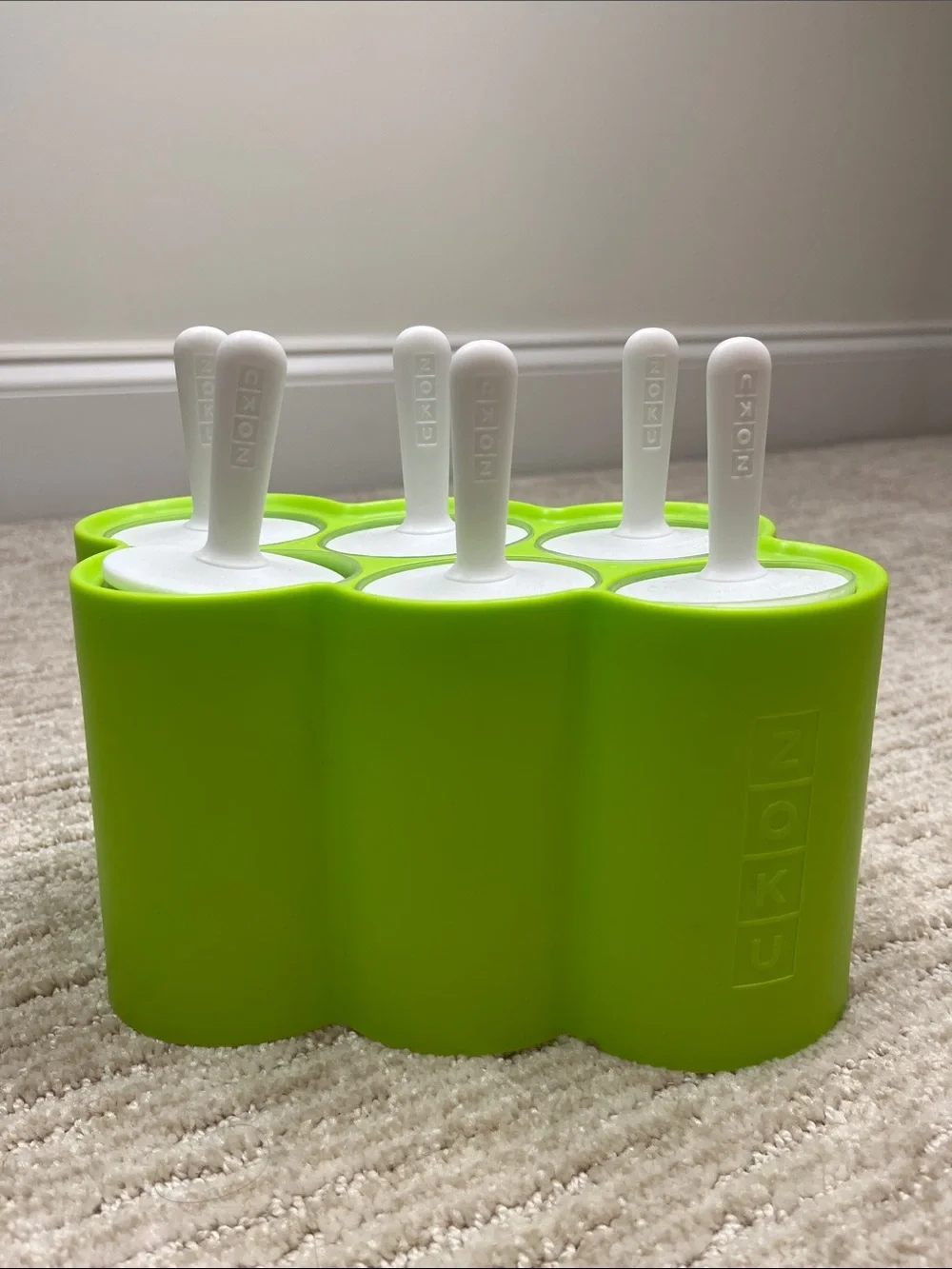Zoku Classic Pop Molds 6 Easy-Release  Popsicle Molds with Sticks and Drip Guard